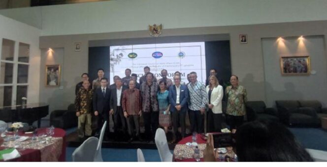 
BANYAK ORANG PERCAYA BAHWA INDONESIA DAPAT MENJADI GERBANG EKONOMI BARU BAGI NEGARA-NEGARA PASIF.