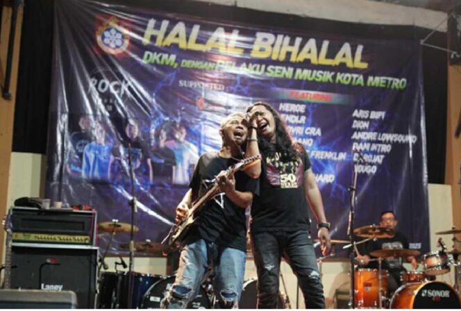 
PERTUNJUKAN SENI MUSIK MODERN DAN KLASIK DISELENGGARAKAN OLEH DKM METRO SEBAGAI PENGHORMATAN KEPADA DIASPORAPAR