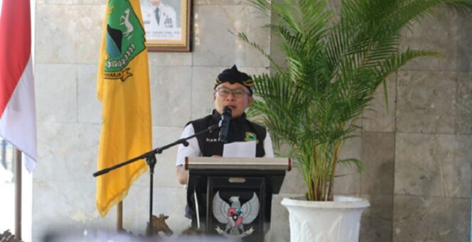 
PEMKAB KUNINGAN MENGANJURKAN KEBIJAKAN SENI BUDAYA DI LUAR RUANG PUBLIK DESA