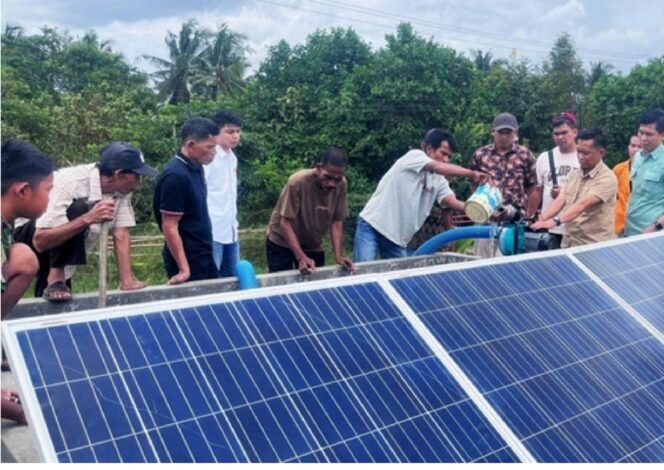 
DOSEN UNM MENGGUNAKAN TEKNOLOGI IRIGASI SURYA